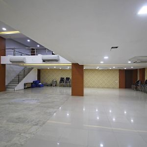 Oyo 7524 Hotel Grand Celebration